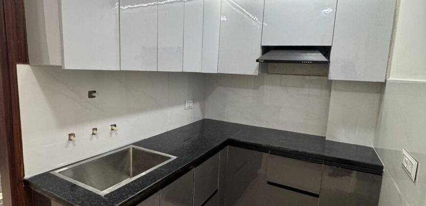 Ready-to-Move 2 BHK Flat in R Block Mohan Garden, West Delhi