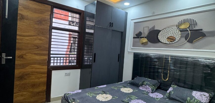 Ready-to-Move 2 BHK Flat in R Block Mohan Garden, West Delhi