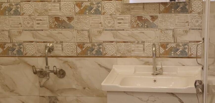 Modern 3 BHK Flat with Lift, Car Parking & Common Roof | Prime Location in Delhi