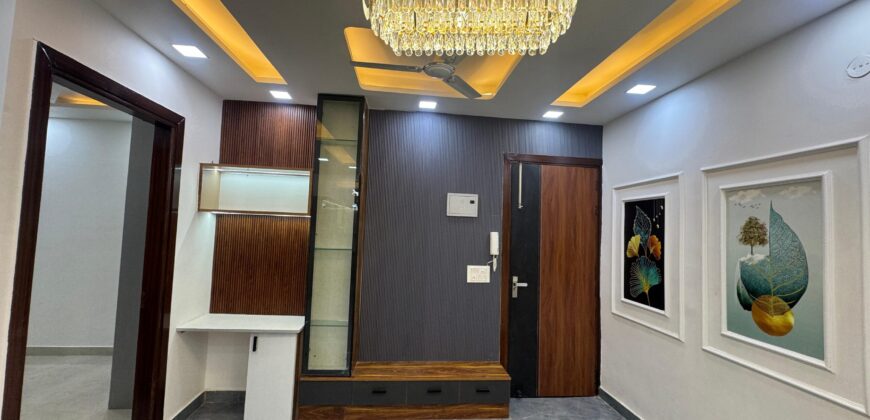 Luxury 3 BHK Flat with Lift + Parking | Prime Location Mohan Garden