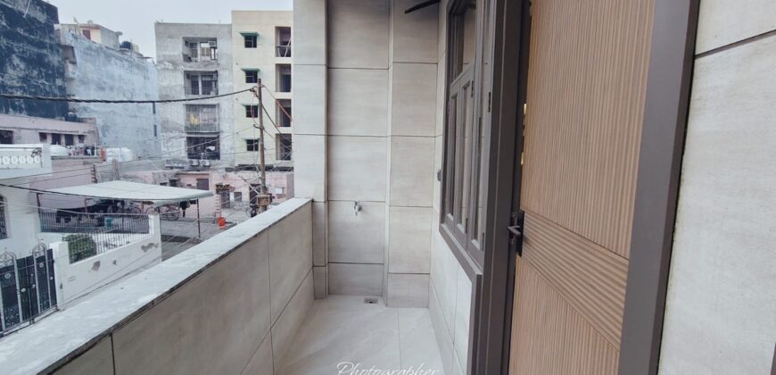 Spacious 4 BHK Flat in Mohan Garden Near Nawada Metro | Premium 4 BHK Flat