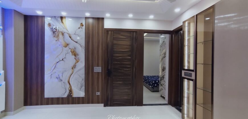 Spacious 3 BHK Flat in Mohan Garden D Block | Prime Location & Modern Amenities