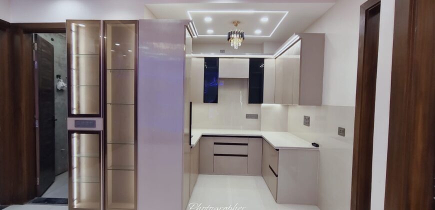 Spacious 3 BHK Flat in Mohan Garden D Block | Prime Location & Modern Amenities