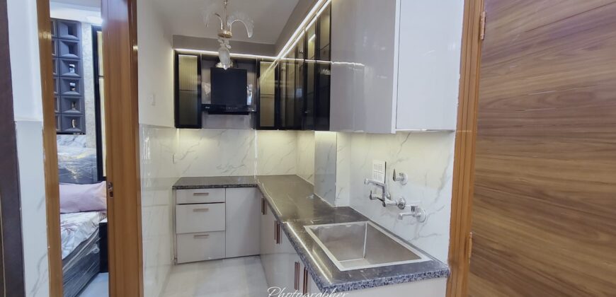 Luxury 2 BHK Flat in Mohan Garden, Gurudwara Road