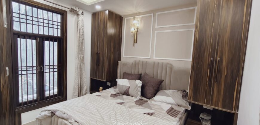 Prime Location 3 BHK Front Side Flat in Mohan Garden Happy Chowk