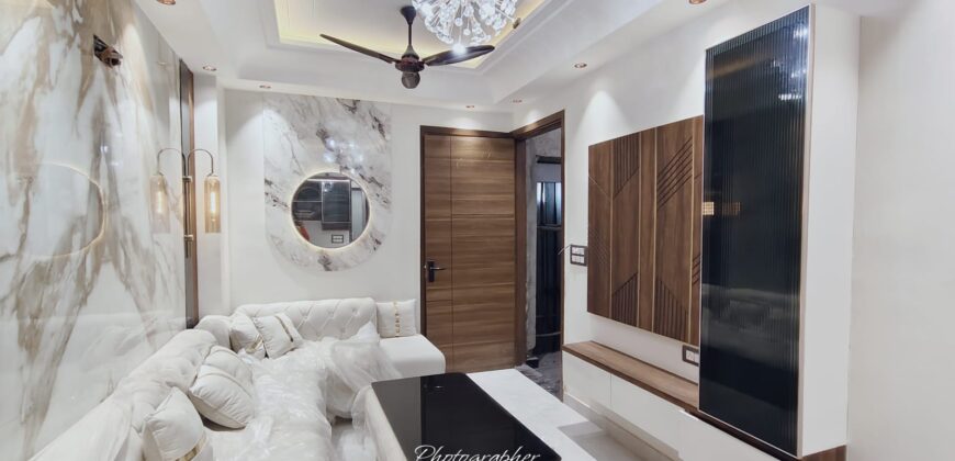 Modern 2BHK Mohan Garden | School, Market, Metro Connectivity