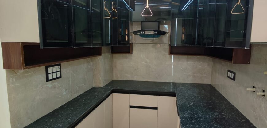 Modern 3 BHK Flat with Lift & Parking in Mohan Garden