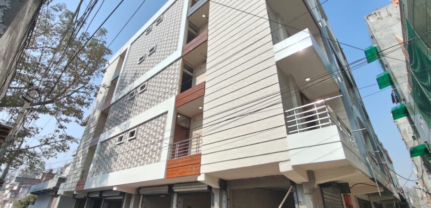 Modern 3 BHK Flat with Lift & Parking in Mohan Garden