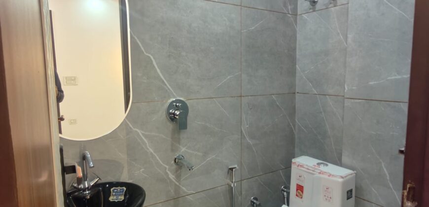 Affordable 3 BHK Flat in Uttam Nagar Near Dwarka Mor Metro