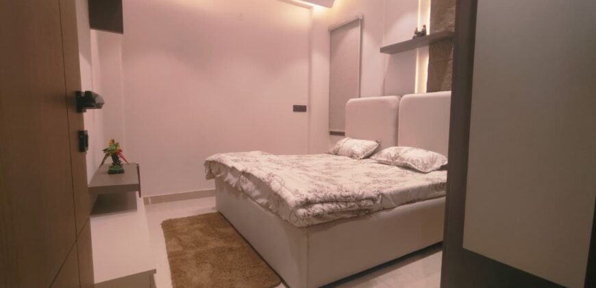 Spacious 4 bhk flat in uttam nagar for sale