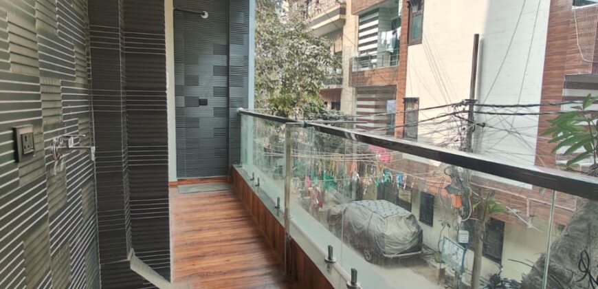 Luxury Front-Side 4 BHK Flat in Delhi | Book Your Dream Home