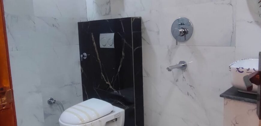 🏡 Independent 4 BHK Flat for Sale in West Delhi | Near Metro