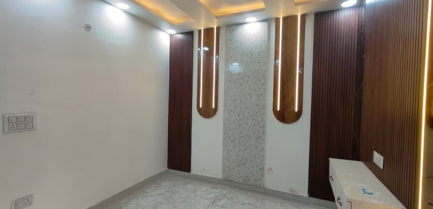 Front Side 2BHK Flats for Sale in Mohan Garden, Uttam Nagar, Delhi