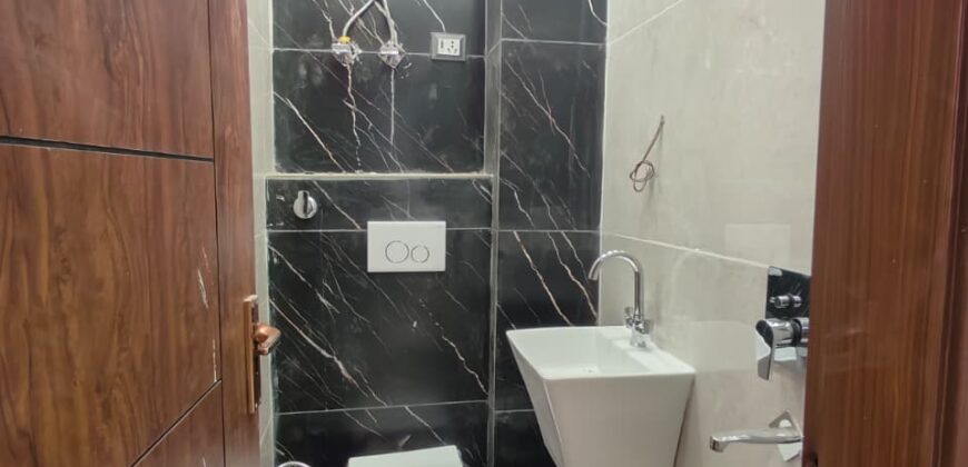 Modern L-Type 3BHK Flat for Sale in Mohan Garden with Excellent Ventilation