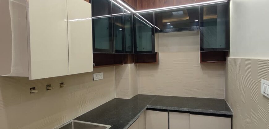 L-Type 3 BHK Flat for Sale in Mohan Garden, Uttam Nagar