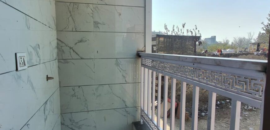 L-Type 3 BHK Flat for Sale in Mohan Garden, Uttam Nagar