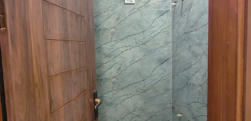 L-Type 3 BHK Flat for Sale in Mohan Garden, Uttam Nagar