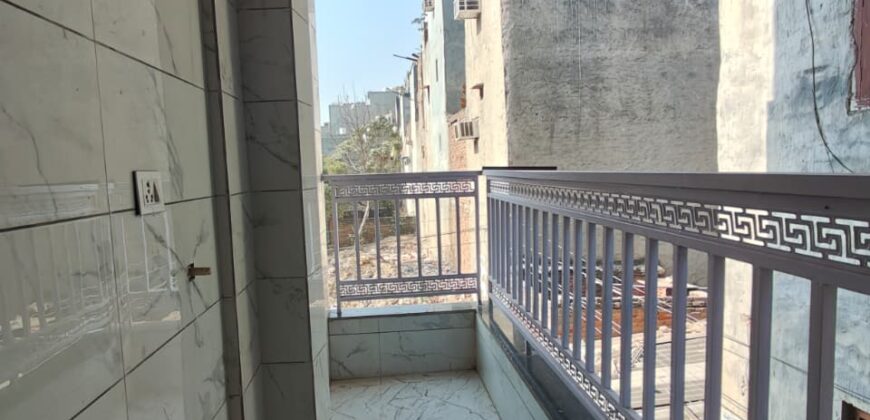 L-Type 3 BHK Flat for Sale in Mohan Garden, Uttam Nagar