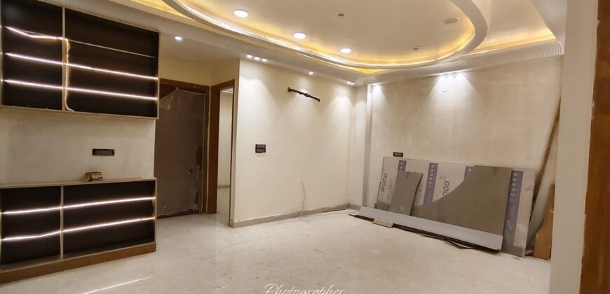 Front-Side 4BHK Flat in Mansa Ram Park, Uttam Nagar, Delhi – Visit Now