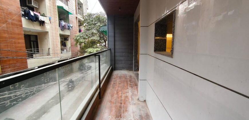 Front-Side 4BHK Flat in Mansa Ram Park, Uttam Nagar, Delhi – Visit Now