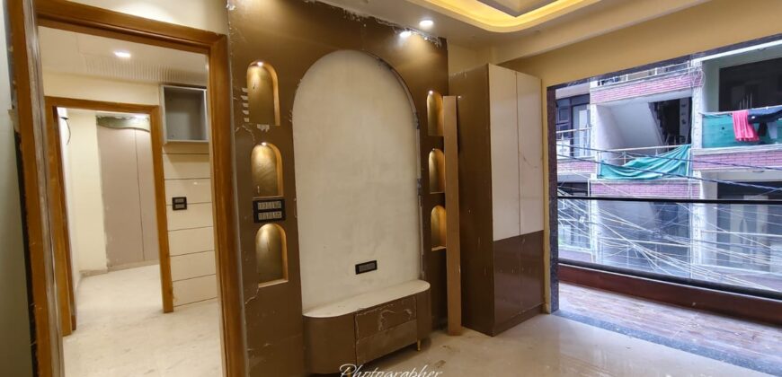 Front-Side 4BHK Flat in Mansa Ram Park, Uttam Nagar, Delhi – Visit Now