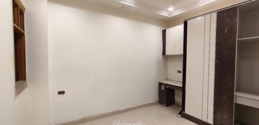 Front-Side 4BHK Flat in Mansa Ram Park, Uttam Nagar, Delhi – Visit Now