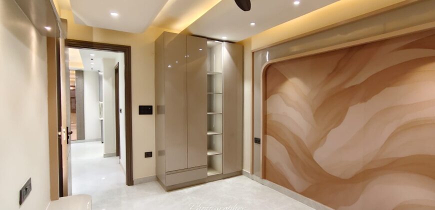 L-Corner 2BHK Flat for Sale in Mohan Garden, Uttam Nagar, Delhi – Prime Location