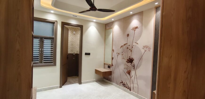 L-Corner 2BHK Flat for Sale in Mohan Garden, Uttam Nagar, Delhi – Prime Location