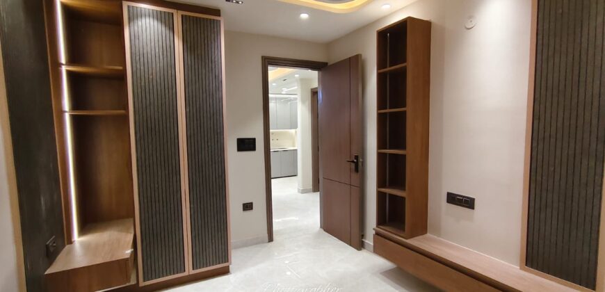 L-Corner 2BHK Flat for Sale in Mohan Garden, Uttam Nagar, Delhi – Prime Location