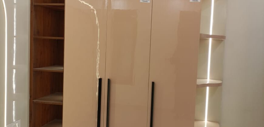 Spacious 4 BHK Flat in Dwarka, Delhi | Close to Tara Nagar, Old Palam