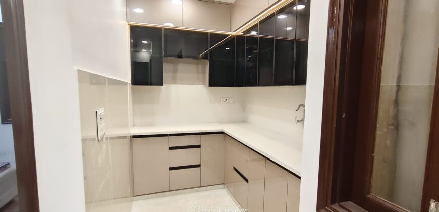 Spacious 2 BHK Flat in Mohan Garden, Rama Park Road