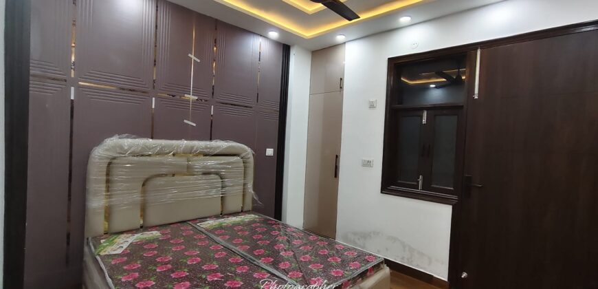 Spacious 2 BHK Flat in Mohan Garden, Rama Park Road