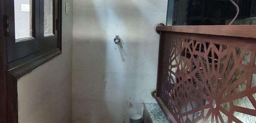 Spacious 2 BHK Flat in Mohan Garden, Rama Park Road