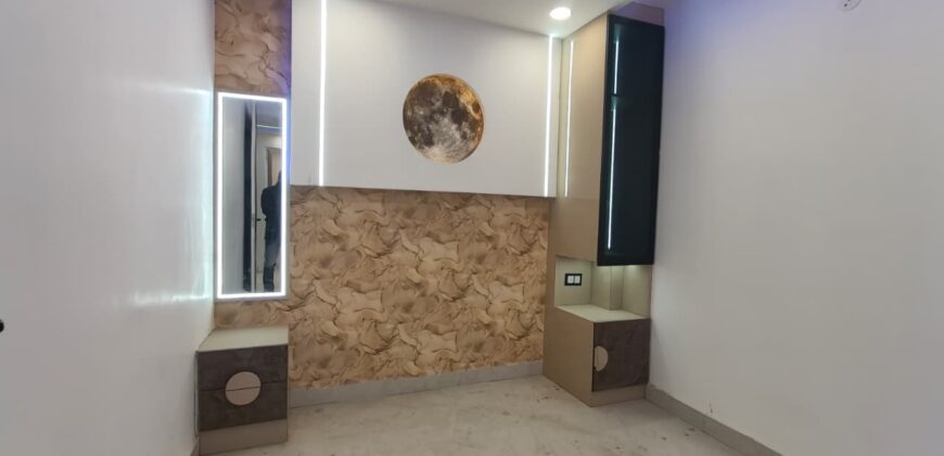 Front Side 3BHK Flat in Mohan Garden, Uttam Nagar, Delhi
