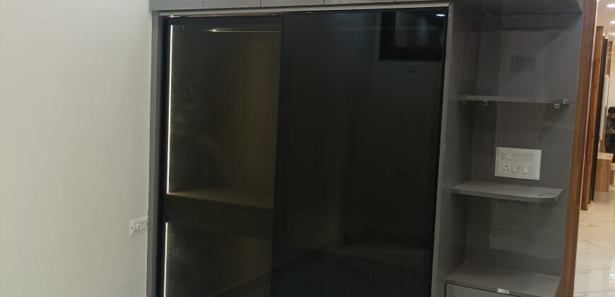 Two-Side Open 4 BHK Flat in Bharat Vihar, Old Palam Road, Delhi