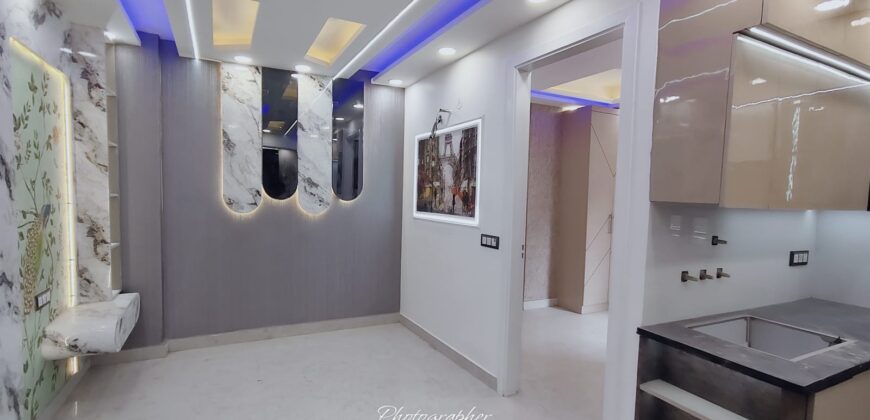 Front Side 3 BHK Flat in Uttam Nagar with Lift & Car Parking