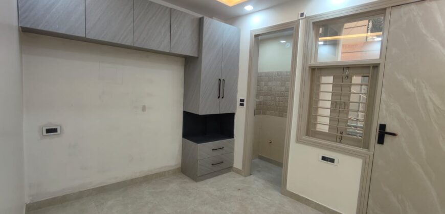Spacious L-Type 2 BHK Flats for Sale in Om Vihar Phase 1, Uttam Nagar