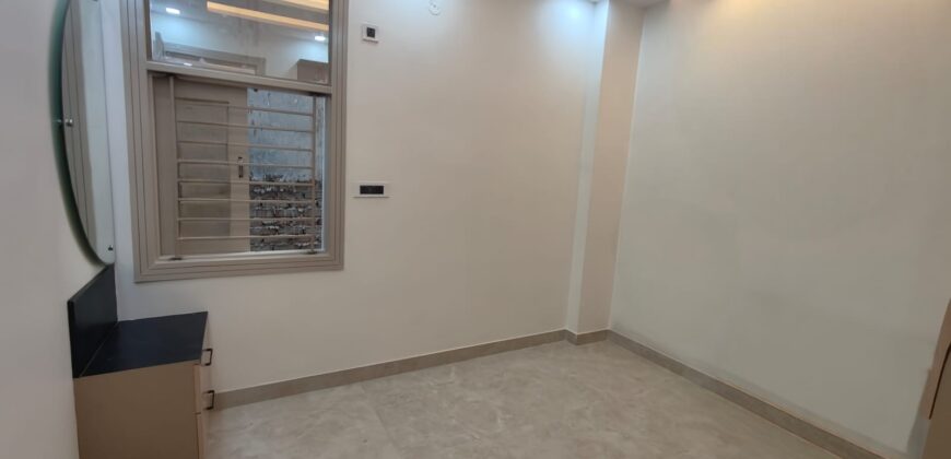 Spacious L-Type 2 BHK Flats for Sale in Om Vihar Phase 1, Uttam Nagar